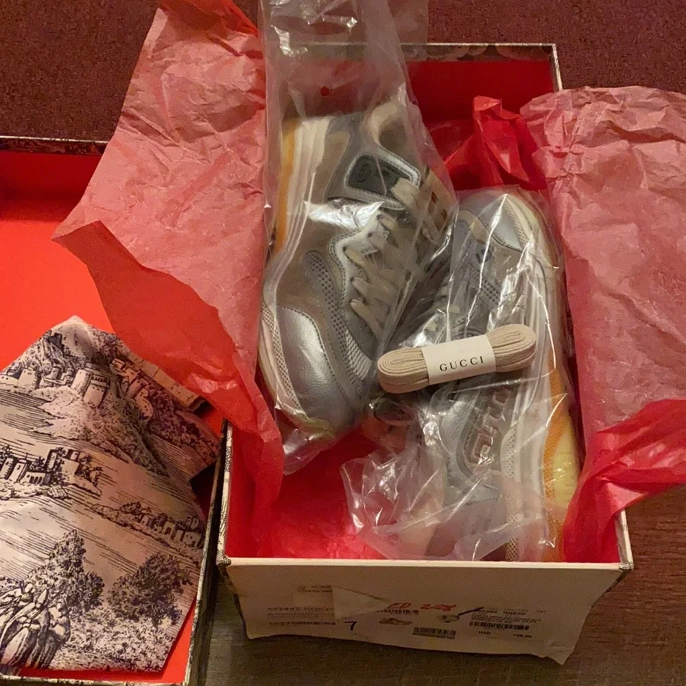 GUCCI Sneakers - Picture 10 of 16